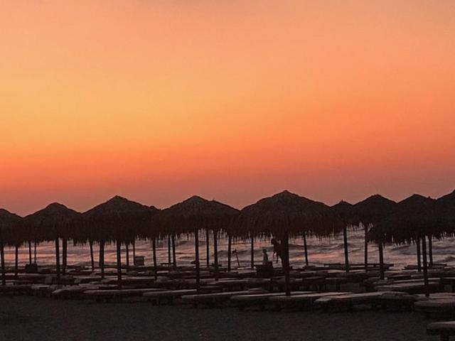 Mikes On The Beach Херсониссос Экстерьер фото