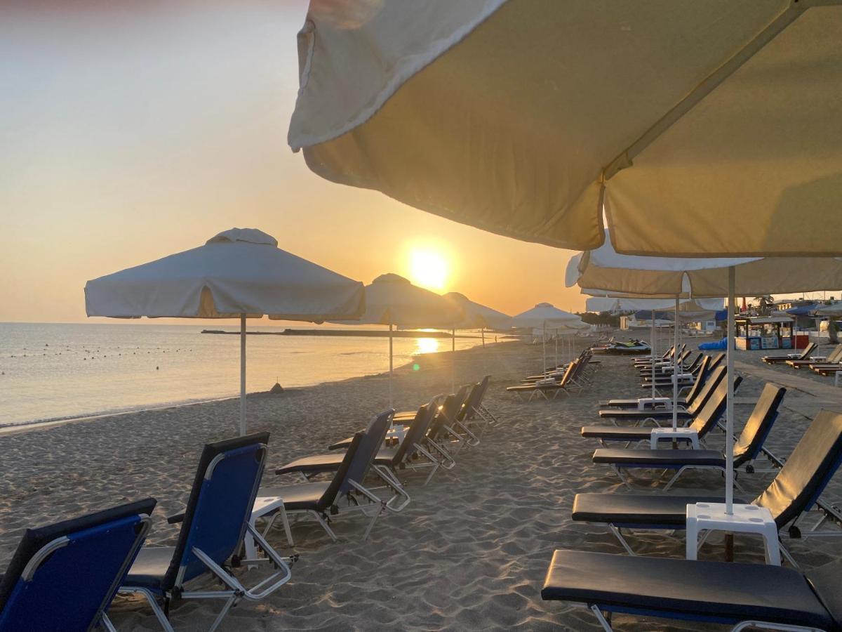 Mikes On The Beach Херсониссос Экстерьер фото